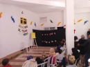 Watching the puppets - Viendo los tÃ­teres